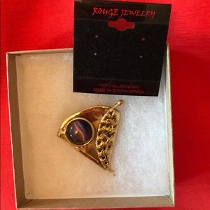 Brooch